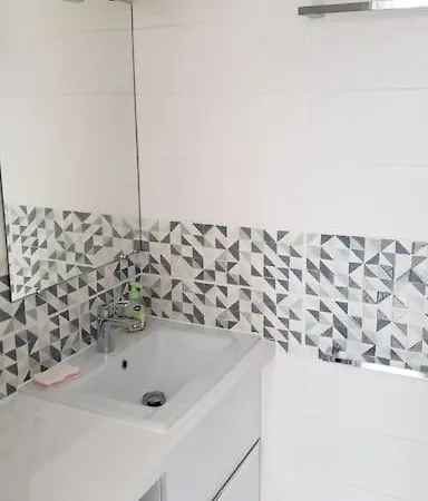 Maison Avec Jardinet Et Piscine Dans La Residence.